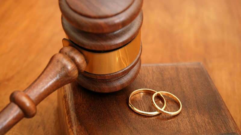 Decisão surpreendente da Suprema Corte! Cuspir na cara da sogra causa o divórcio