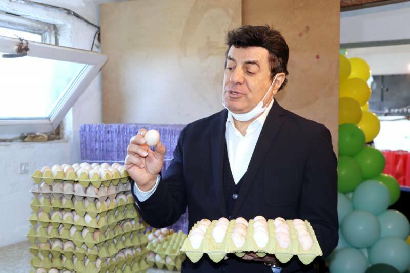 O famoso cantor Coşkun Sabah montou uma fazenda: agora 'Yumurtacı Coşkun'