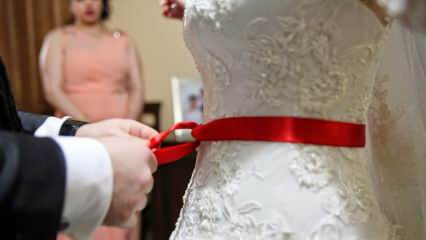 Qual é o significado da fita vermelha? Por que o cinto vermelho está amarrado à noiva?