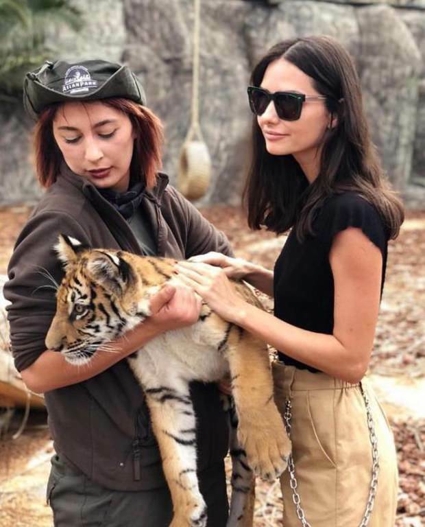 A famosa atriz Yasemin Özilhan abraçou a natureza selvagem