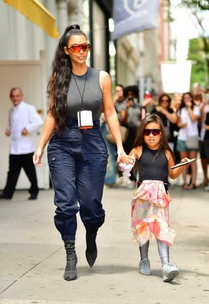 A filha de Kim Kardashian, North, é a chefe