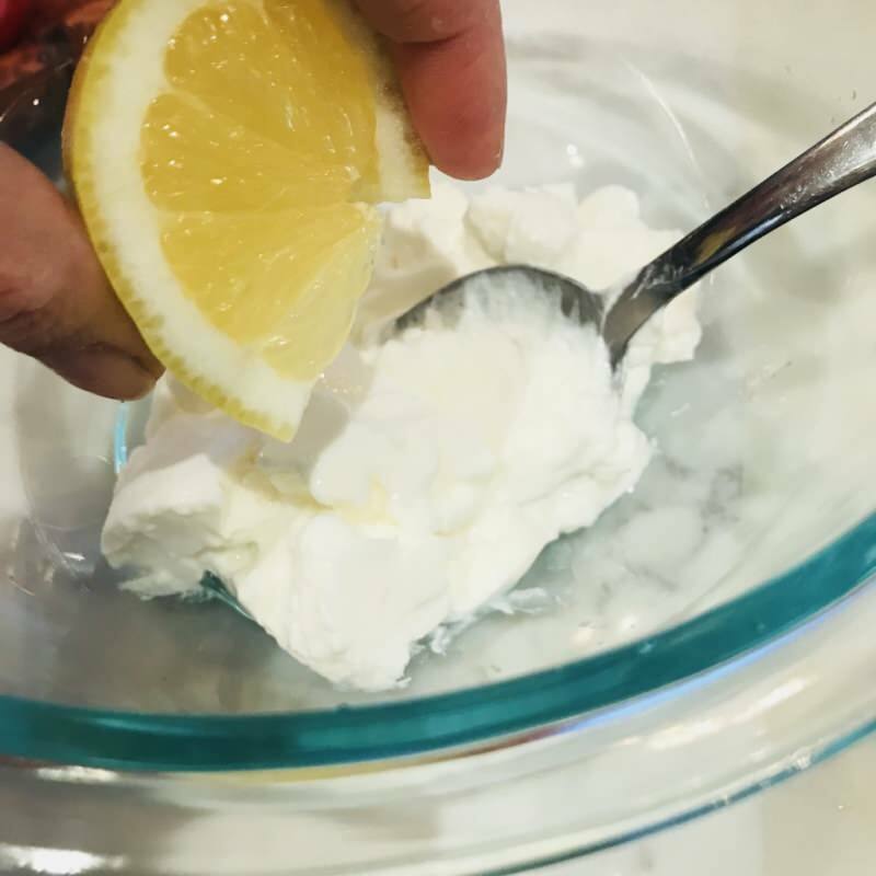 Quais são os benefícios do iogurte e da máscara de limão para a pele? Máscara de iogurte caseiro com limão