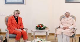 Emine Erdogan se encontrou com a esposa do primeiro-ministro sueco! Erdogan expressou sua tristeza