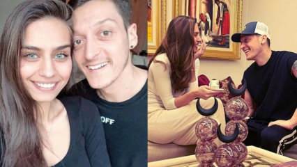 A partilha que entusiasma Mesut Özil e sua esposa Amine Gülşe!