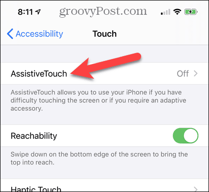 Toque em AssistiveTouch nas configurações de acessibilidade do iPhone