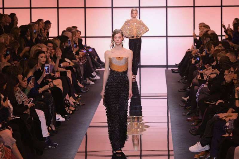 Desfile de moda digital de Giorgio Armani