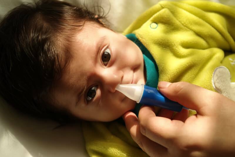 Como limpar o nariz dos bebês sem machucar? Congestão nasal e método de limpeza em bebês