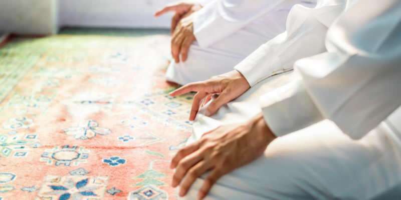 Leitura e virtude da oração ettehiyyatü! Como ler Ettehiyyatü? Onde a oração tahiyyat é lida?
