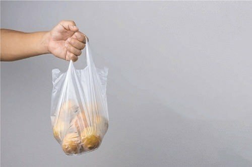 precauções a serem tomadas para a limpeza de sacolas nas compras de supermercado