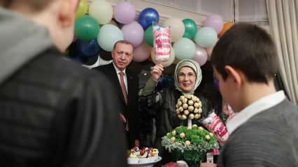 Um post da Primeira Dama Erdogan sobre o iftar que eles receberam das crianças nas Casas do Amor!