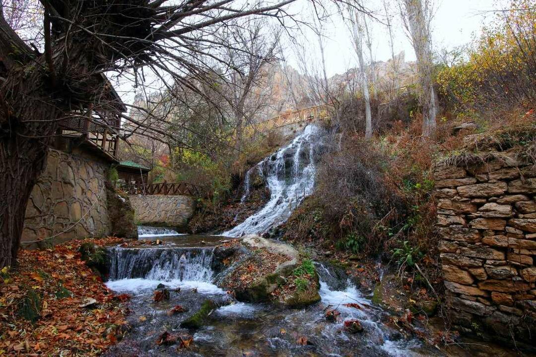 A Cachoeira Günpınar oferece uma profusão de cores