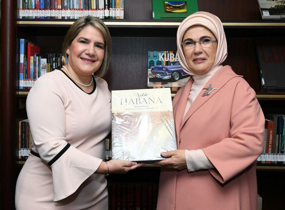 Emine Erdogan e Lis Cuesta Peraza