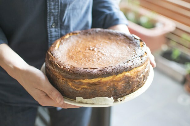 Como fazer o mais fácil cheesecake de San Sebastian? Truques de cheesecake em San Sebastian