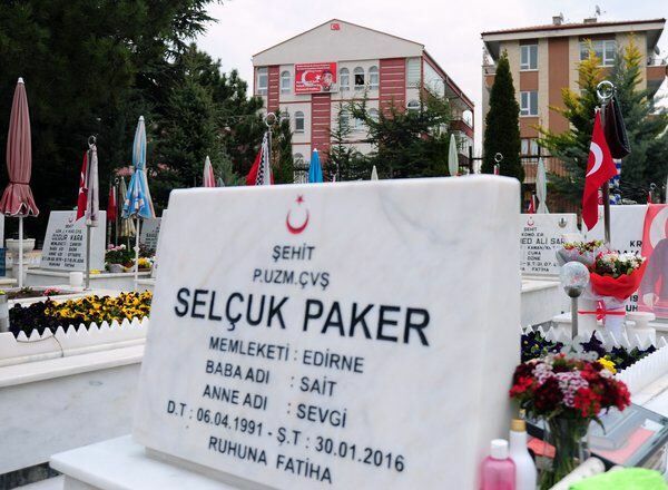 A mãe do mártir Selcuk Paker mudou-se para o outro lado do túmulo de seu filho!