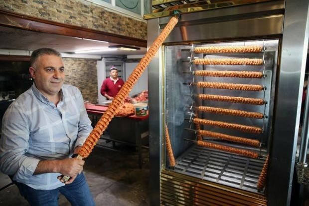 Um novo sabor em Adana! Este kebab de Adana está ficando mais longo!