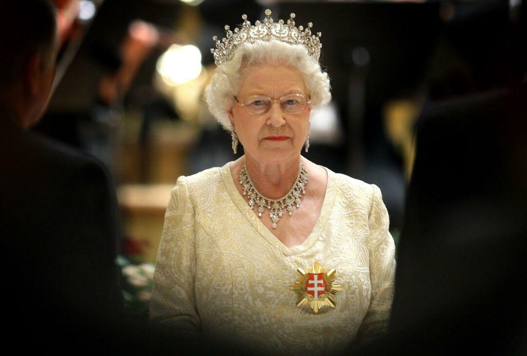 Rainha da Inglaterra II. Elizabeth