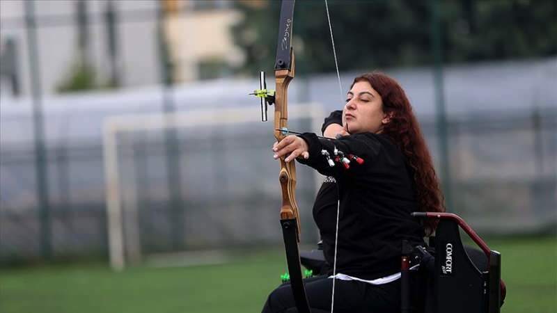 A atleta paralímpica Miray Aksakallı dá um exemplo para todos com sua luta