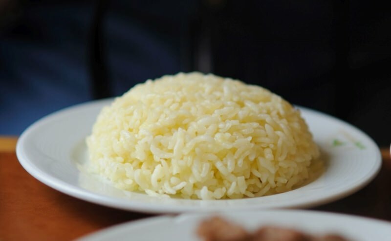 Como cozinhar arroz com o método da quilha? Técnicas de torrefação, salma, arroz cozido