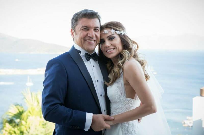 Foto de casamento de Ismail Küçükkaya e sua ex-esposa Eda Demirci