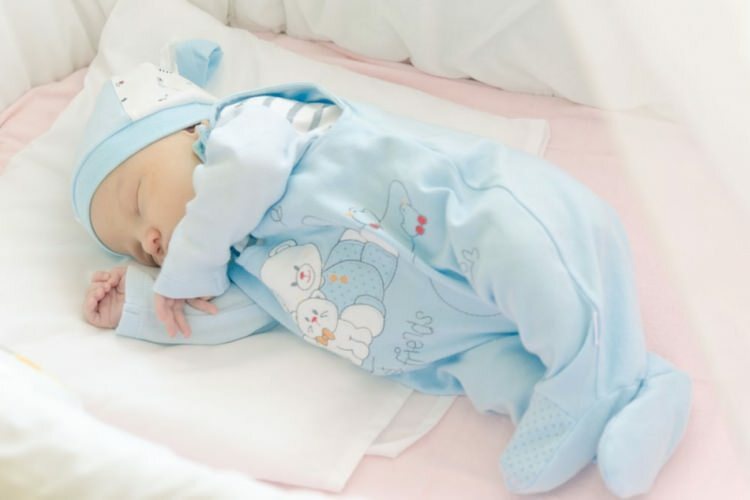 Considere a posição de dormir em bebês!