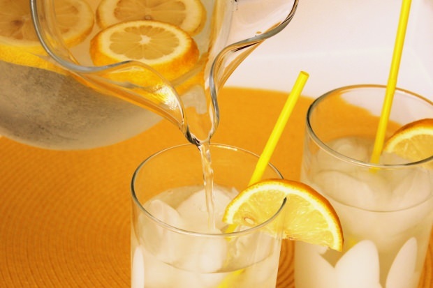 Benefícios de beber suco de limão regularmente