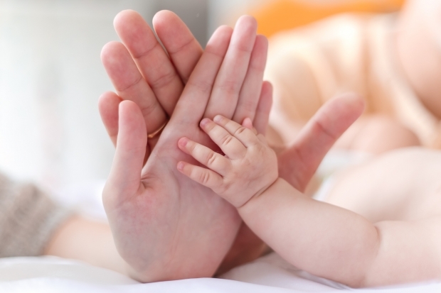 Por que as mãos dos bebês estão frias?