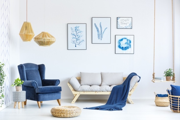 decoração da sala de estar azul marinho