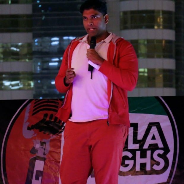 O comediante indiano Manjunath Naidu morreu no palco! O público não entendeu