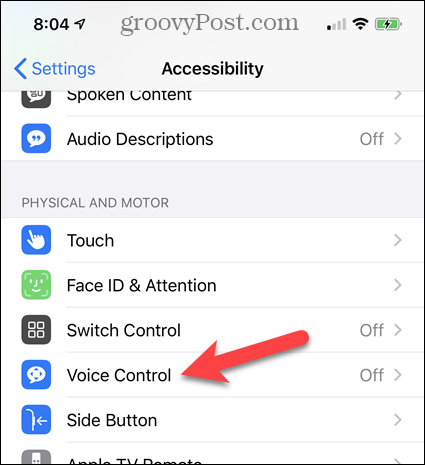 Toque em Controle de voz nas configurações de acessibilidade do iPhone