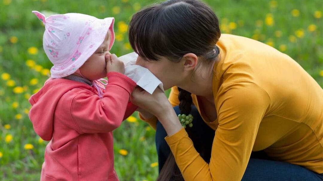 Qual é a diferença entre alergias sazonais e resfriados em crianças?