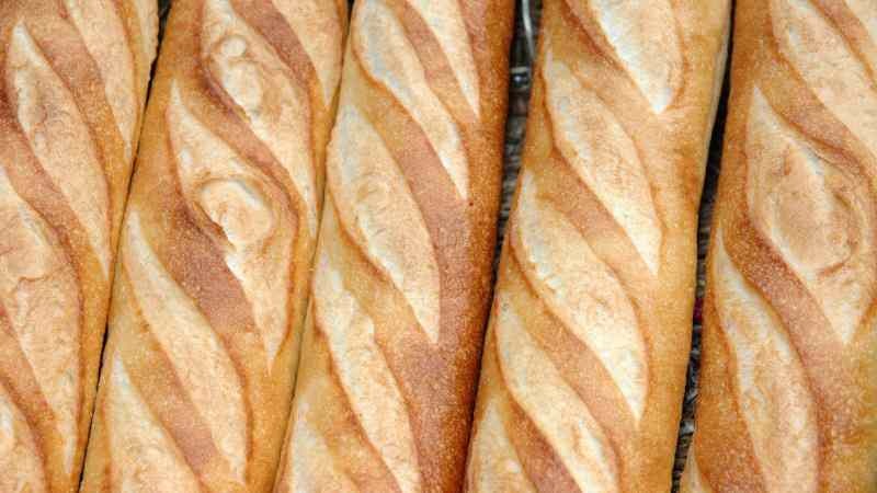 O que significa francês? Como fazer pão francês? Pão francês fazendo em casa