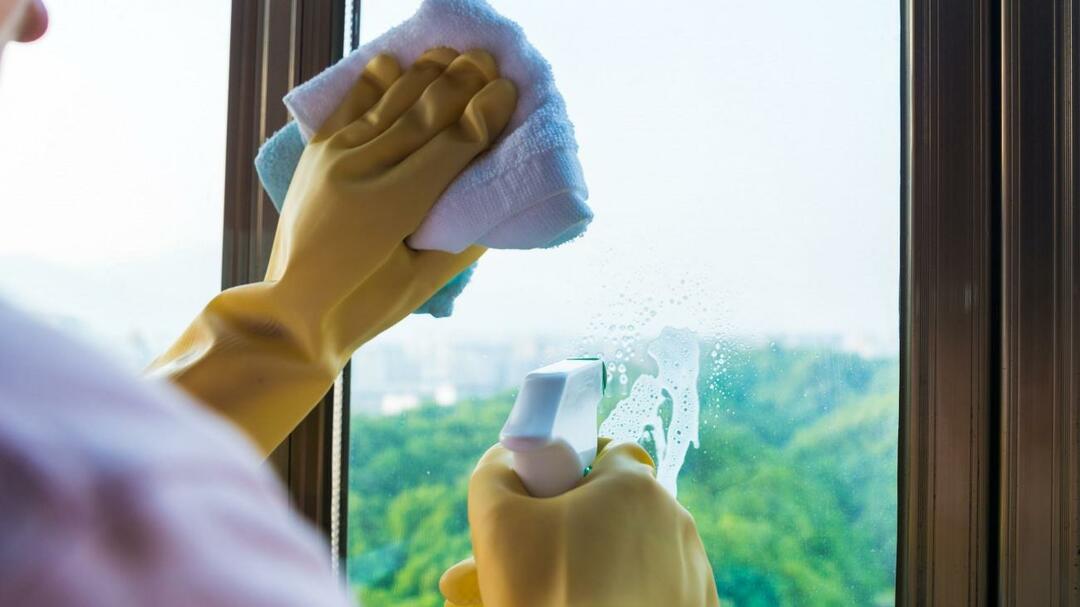 Como as janelas são limpas? Uma mistura que não deixa manchas ao limpar o vidro! Para evitar que as janelas retenham a água da chuva
