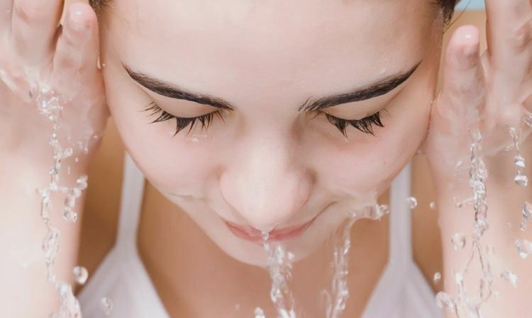 7 passos práticos para limpar a pele certa!