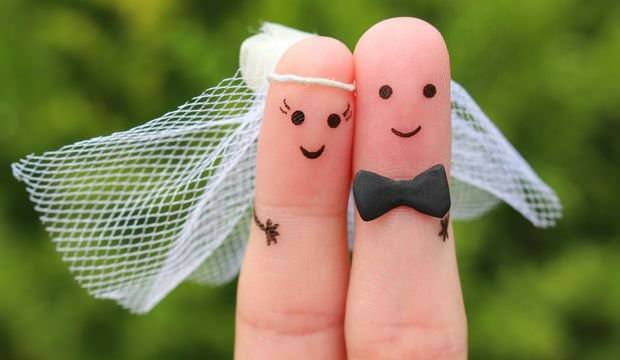 O número de casais que se casam caiu para o nível mais baixo em 20 anos devido à epidemia