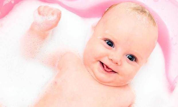Como conseguir um banho para recém-nascidos?