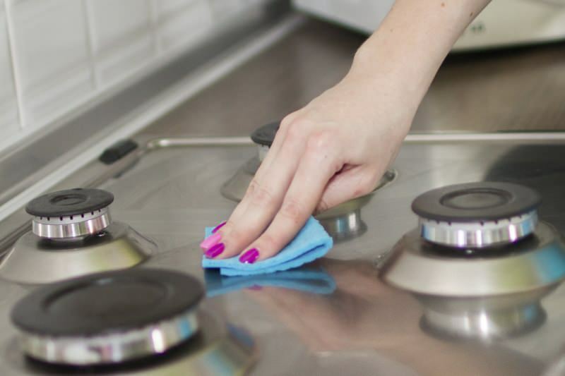 Como limpar o fogão? 3 métodos que fazem seus olhos brilharem