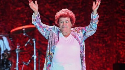 Selda Bağcan fez um concerto com seus sobrinhos! Quando o adhan foi lido no concerto ...
