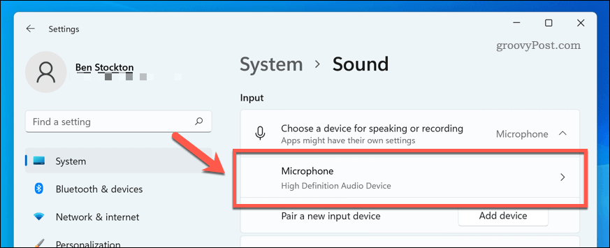 Dispositivo de microfone aberto nas configurações de som do Windows 11