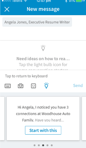 O aplicativo móvel LinkedIn fornece iniciadores de conversa com base na conexão que você deseja enviar mensagem.