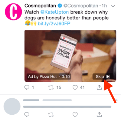 Exemplo de anúncio em vídeo do Twitter com a opção de pular o anúncio após 6 segundos.
