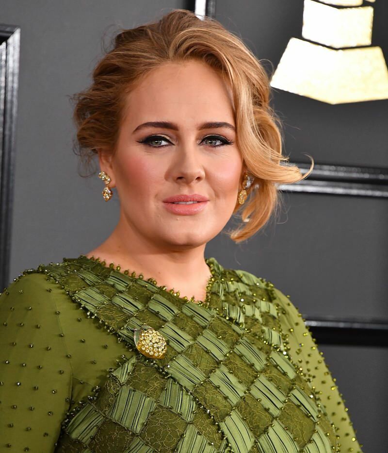 O pai de Adele reclamava do vizinho: Não cante as canções da minha filha!