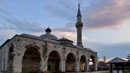 Onde e como ir para a mesquita Muradiye? Uma obra-prima com traços da arte azulejar turca