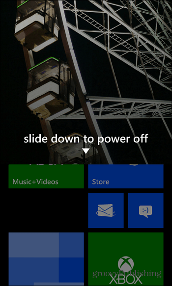 Com o lado para baixo, para desligar o Windows Phone 8