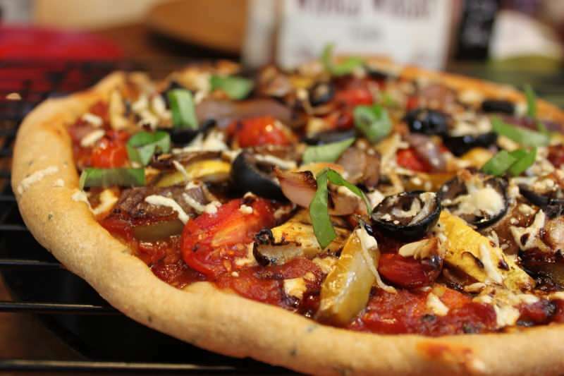 A receita de pizza vegetariana mais fácil! Como fazer pizza vegetariana em casa?