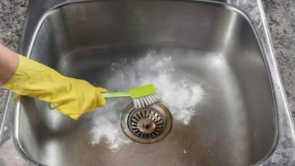 Como limpar uma pia de aço inoxidável? 