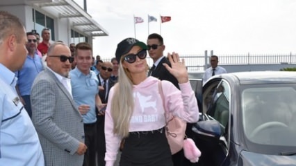 A estrela mundial Paris Hilton está em TRNC!