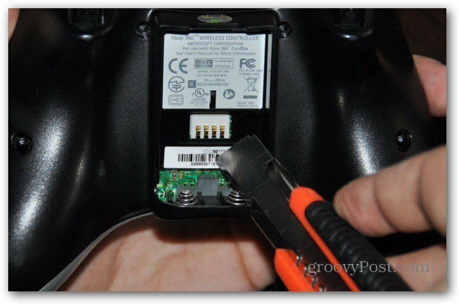 Alterar os polegares analógicos do controlador Xbox 360 desaparafusam tudo o último parafuso