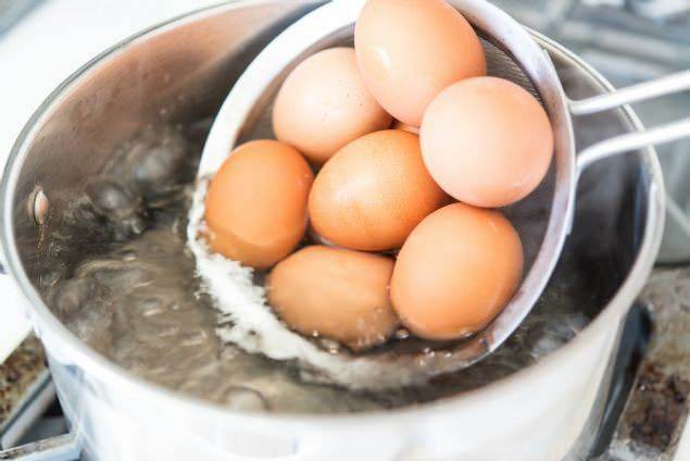 Como esconder ovos cozidos