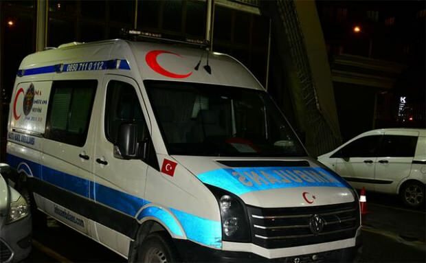 Uma ambulância estava esperando por Cem Yılmaz, que se apresentou, na porta!