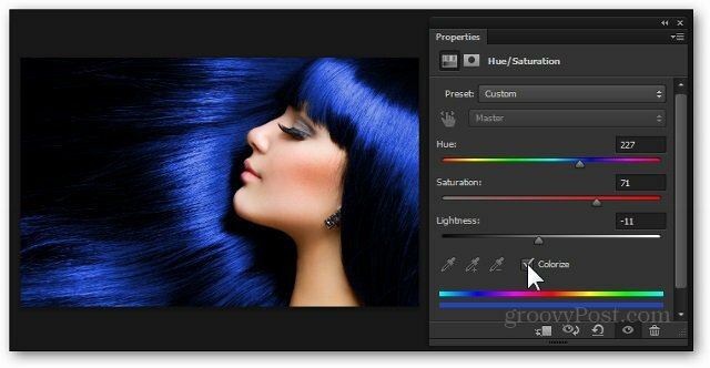camada de ajuste de photoshop de cor de cabelo azul saturação de matiz adicionar efeito tutorial
